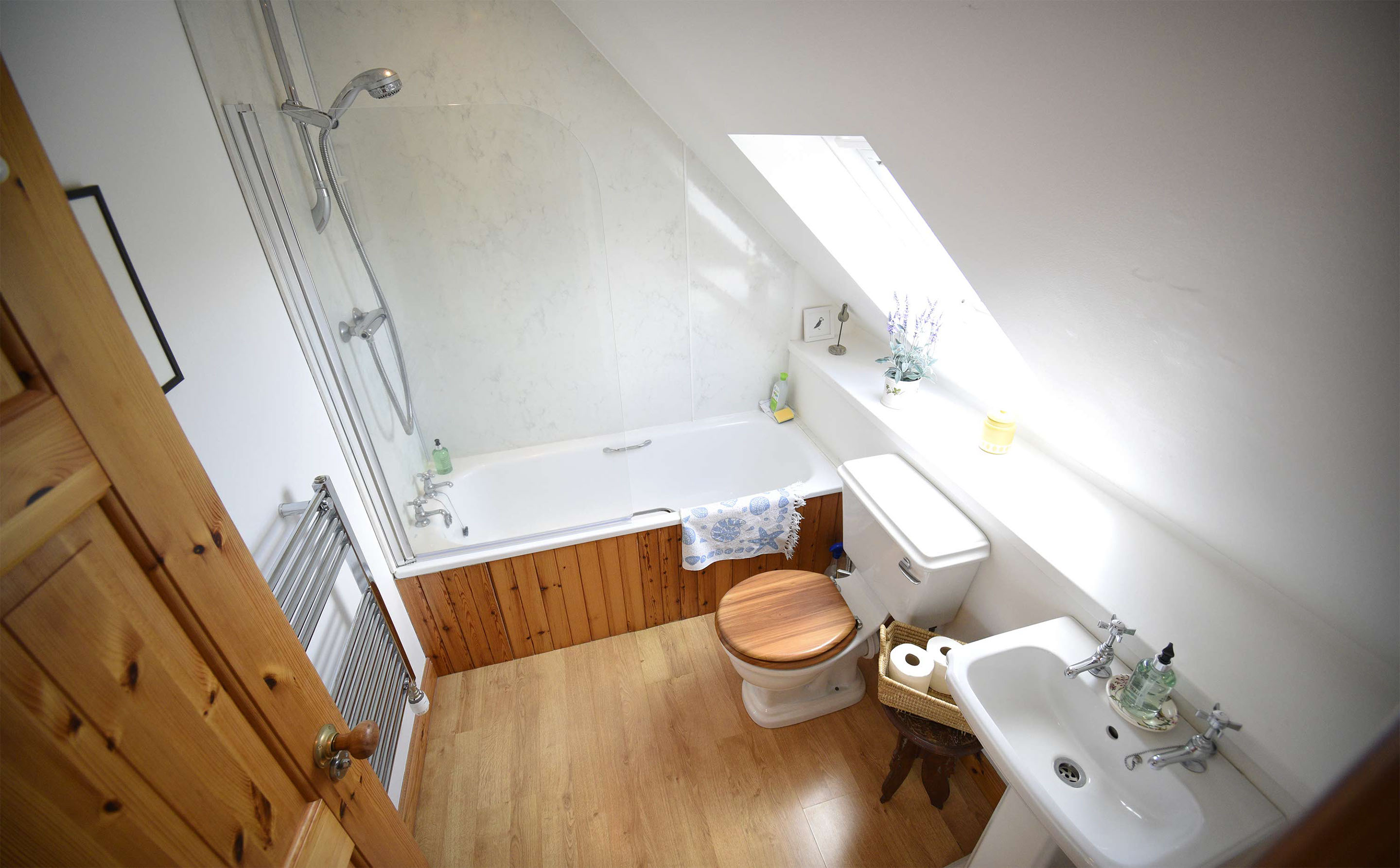 Taransay House Luxury Bed and breakfast contains a spacious restaurant with fresh seafood and great Scottish Cuisine