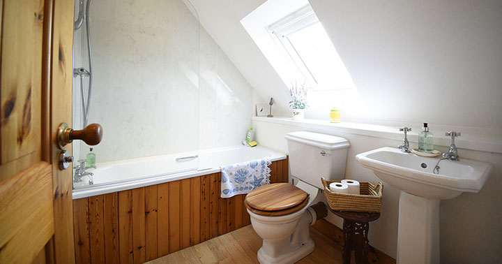 Half of Three self catering accommodation in Glenhinnisdal has an en suite bathroom with shower
