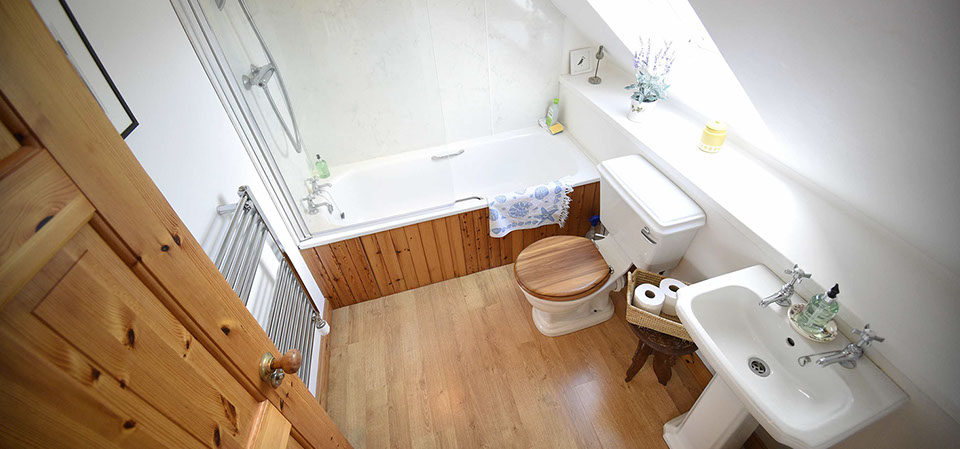 Half of Three is an modern self catering accommodation with en suite bathroom with powerful shower in Glenhinnisdal