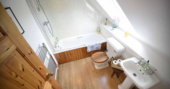 Half of Three is an modern self catering accommodation with en suite bathroom with powerful shower in Glenhinnisdal