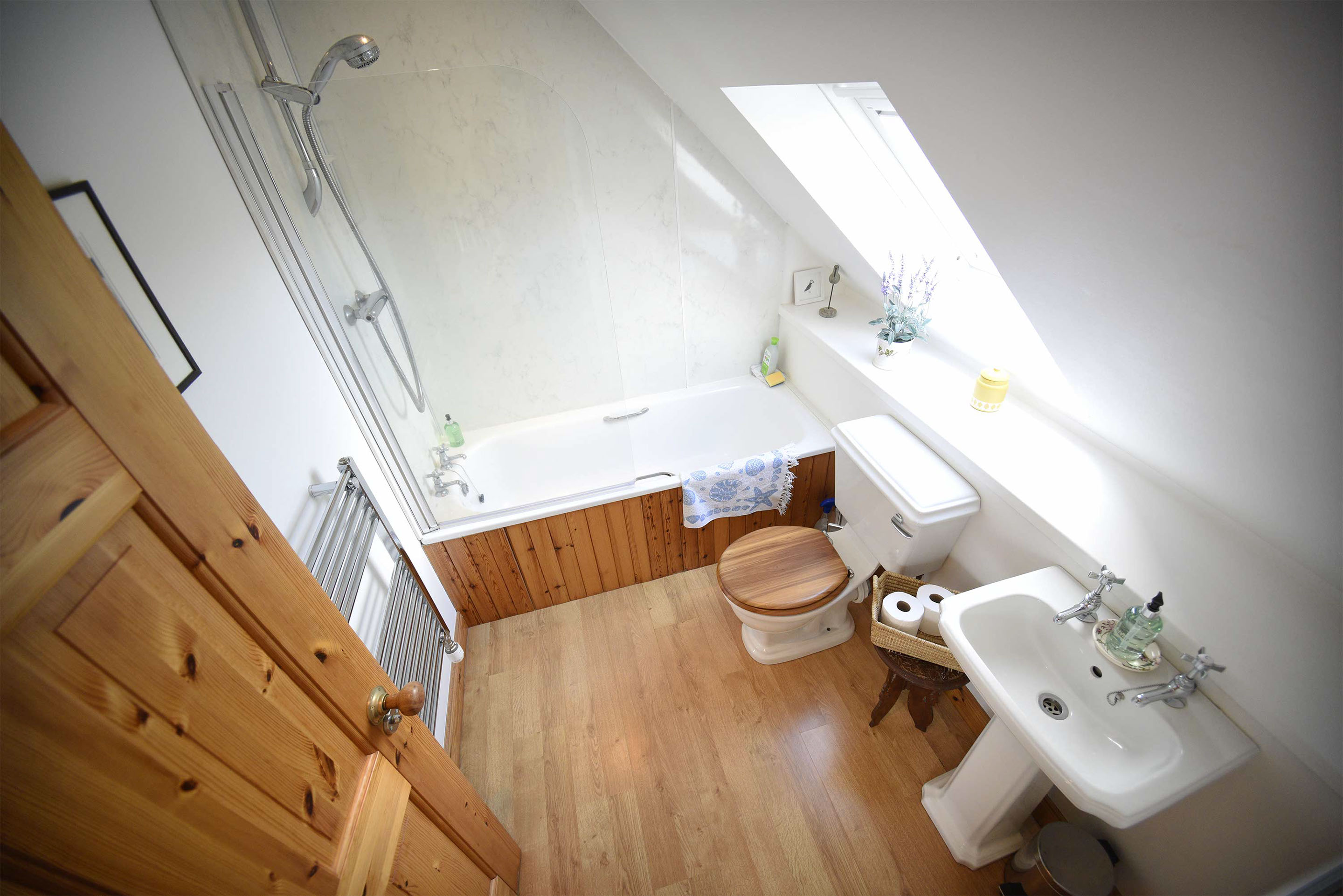 Taransay House Luxury Bed and breakfast contains a spacious restaurant with fresh seafood and great Scottish Cuisine